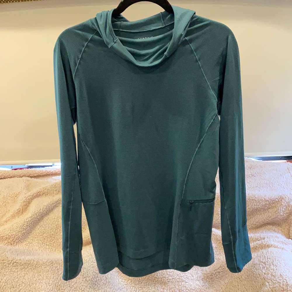 Mountain Hardwear athletic top